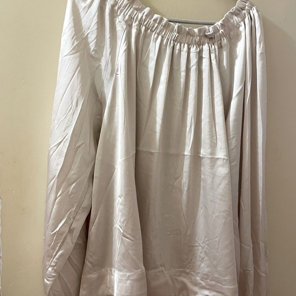 H&M off white blouse
